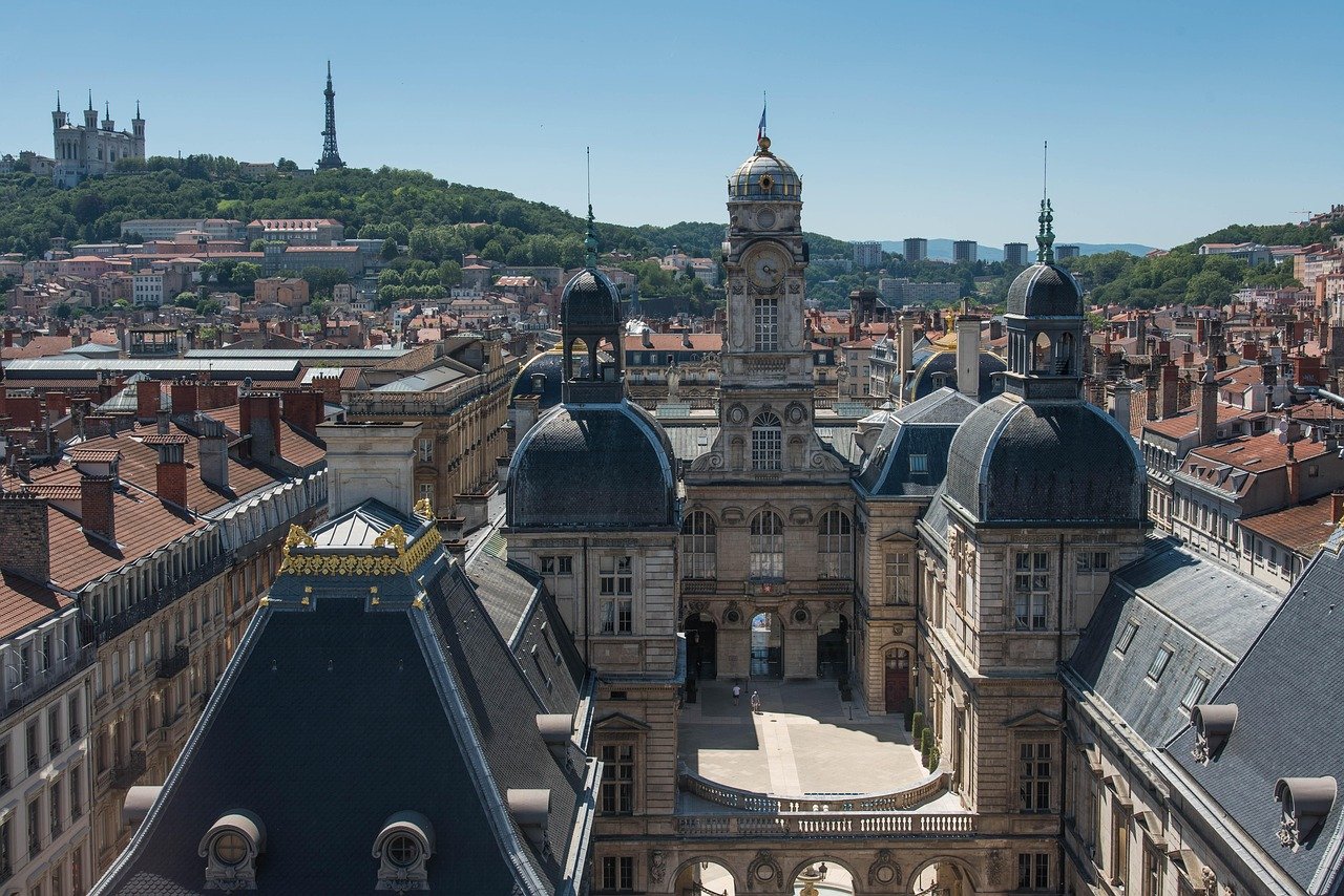 Où obtenir gratuitement le guide des bonnes adresses locales à Lyon selon Lyon Métropole 2025 ?