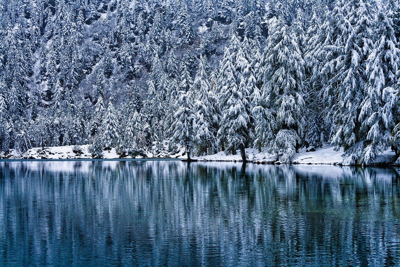 Comment accéder aux lacs de montagne à moins de 1200m d’altitude selon Montagnes Magazine 2025 ?