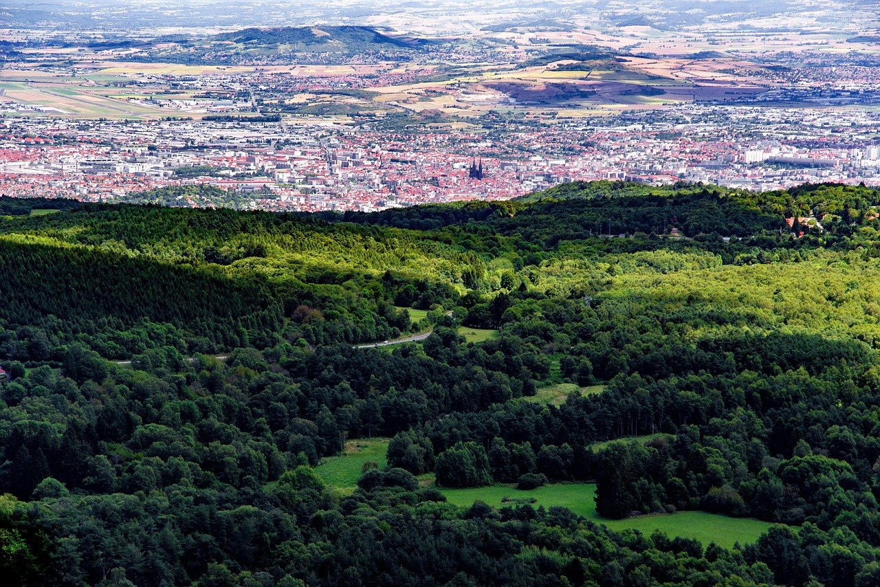 « Offres Rentrée 2025 : Découvrez Clermont-Ferrand et ses Églises Romanes »
