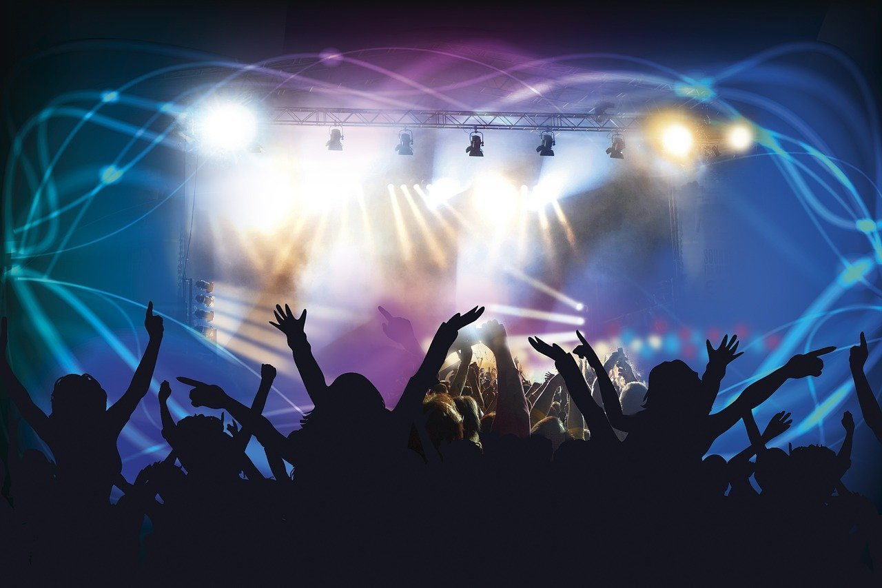 Où assister aux concerts dans les vignobles en Rhône-Alpes selon le magazine Terre de Vins ?
