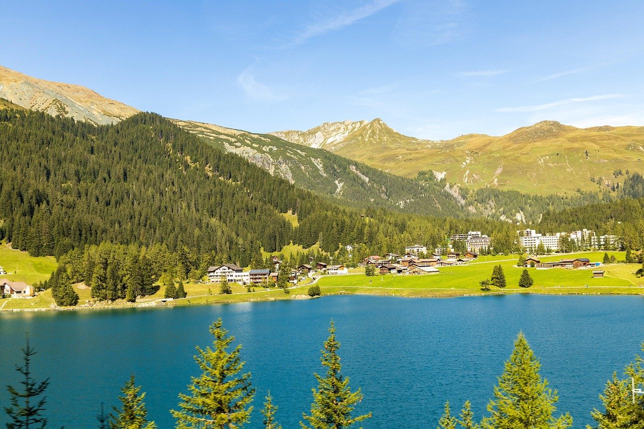 « Davos Rentrée 2025 : Week-End Nature avant l’Hiver dès 90€ »