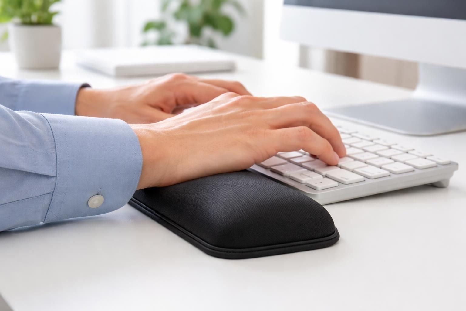 découvrez les critères essentiels pour choisir un repose-poignets adapté à la forme et à la taille de votre main, pour un confort optimal et une meilleure ergonomie.