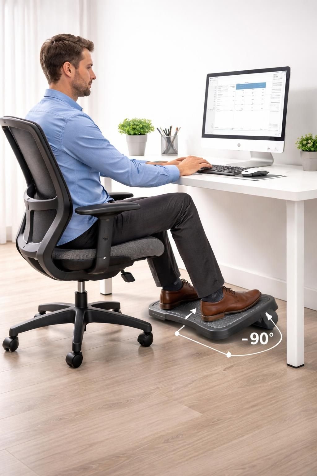 découvrez notre repose-pieds réglable qui améliore votre posture et assure un confort optimal pour une position assise saine et agréable toute la journée.